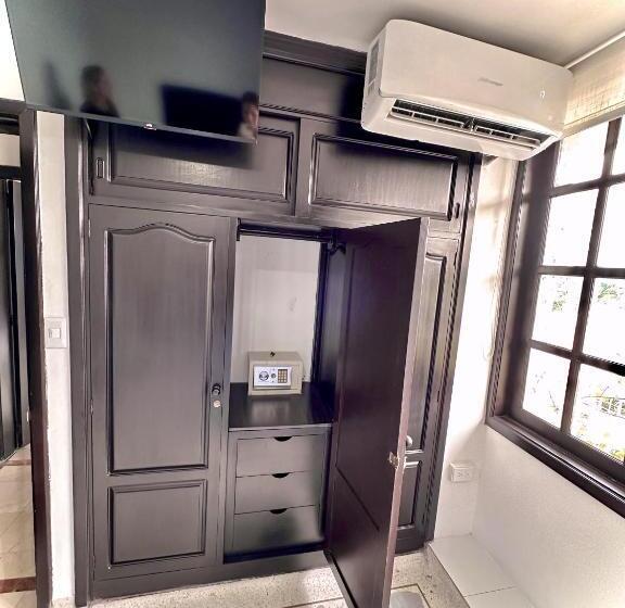 اتاق استاندارد با سرویس بهداشتی مشترک, The View Hostel & Lounge