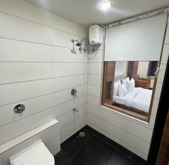 Номер Deluxe, Fabhotel The Nashik Inn   Nr Vijay Mamta Theatre, Nashik Road