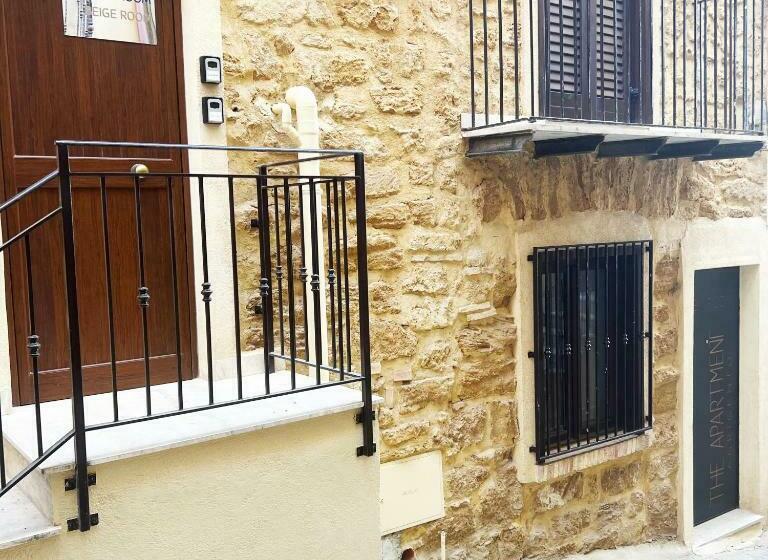 اتاق لوکس با چشم‌انداز دریا, The Apartment Agrigento
