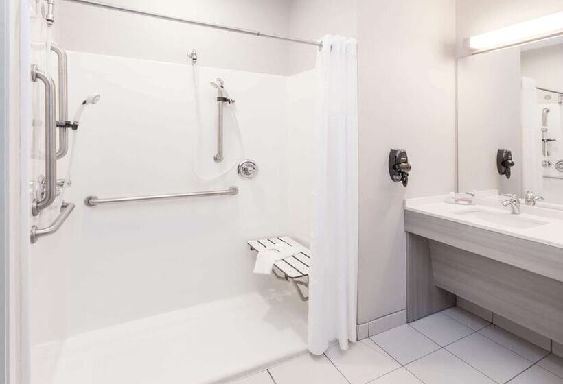 Номер Стандарт Адаптированный для Инвалидов, Microtel Inn & Suites By Wyndham West Fargo Near Medical Center