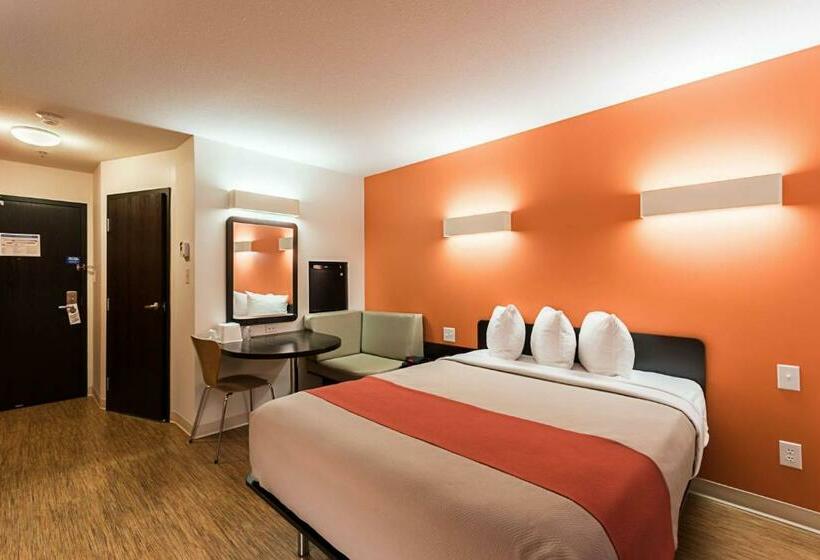 キングサイズベッドのデラックスルーム, Motel 6 Moosomin, Sk