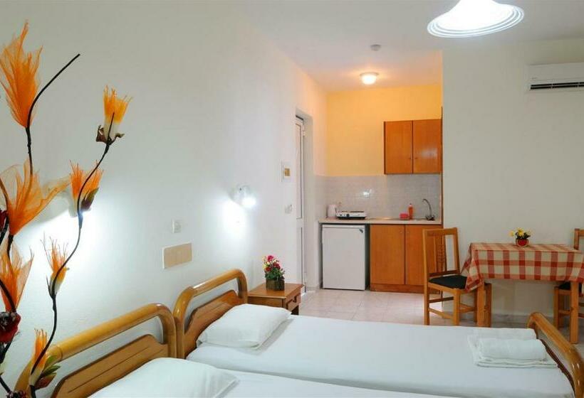 Escritório Estándar, Nikos 2 Studios & Apartments