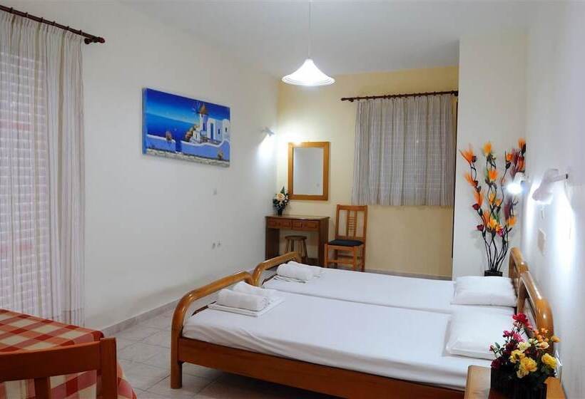 Escritório Estándar, Nikos 2 Studios & Apartments