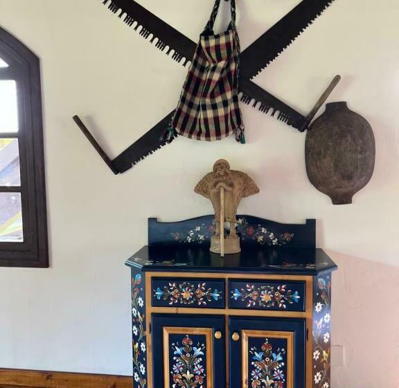 خانه 2 خوابه, La Patru Daci