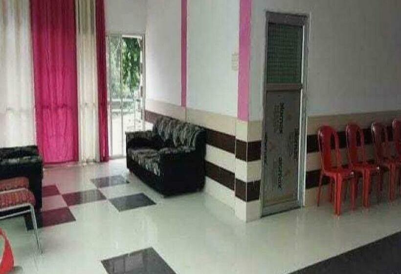 Трехместный Номер Классика, Oyo 81370 Pink Garden Marriage Hall And Banquet Pheena