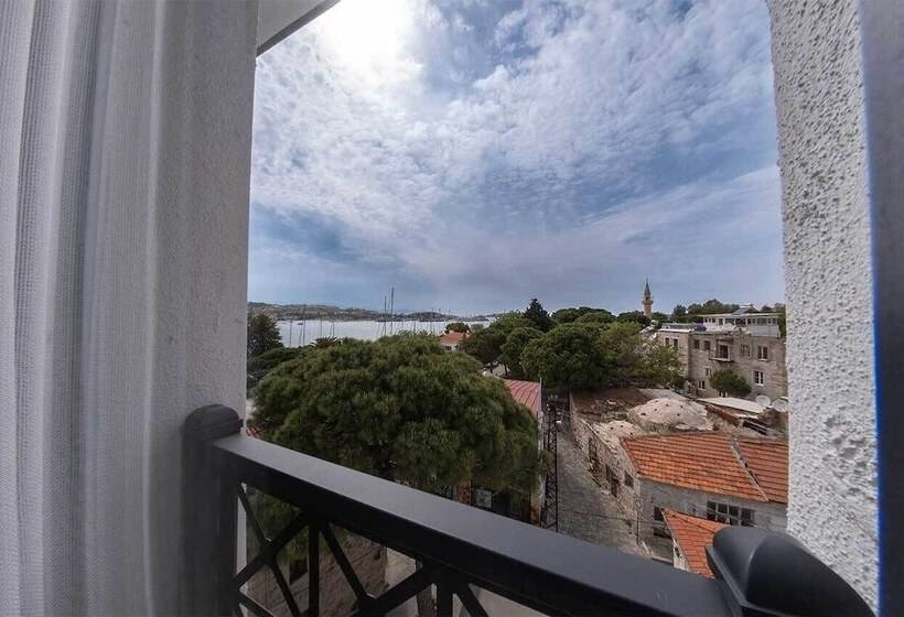 اتاق لوکس با چشم‌انداز دریا, Foça Kybele