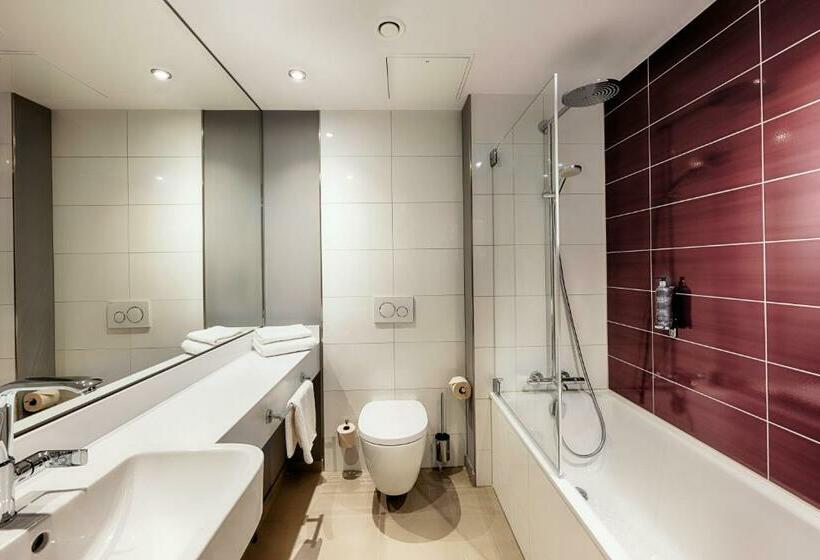 اتاق استاندارد سه نفره, Premier Inn Darmstadt City Centre