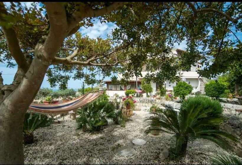 اتاق استاندارد سه نفره, La Villa Del Conte