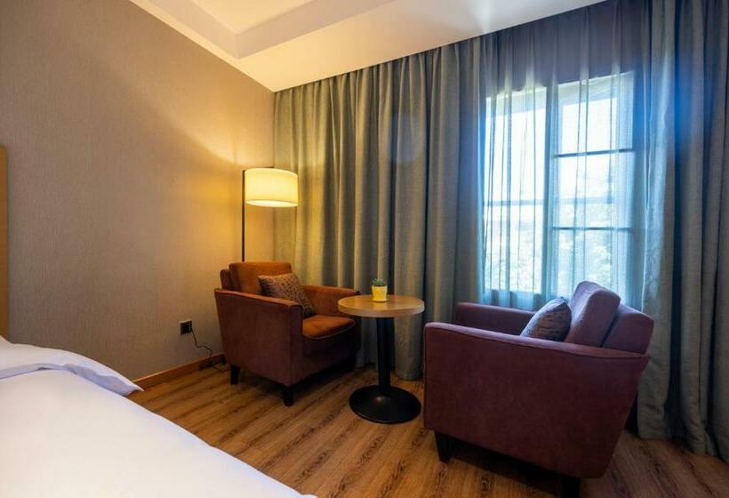 Номер Deluxe, True Go Hotel   Guangzhou International Conference Center Memorial Hall Subway Station