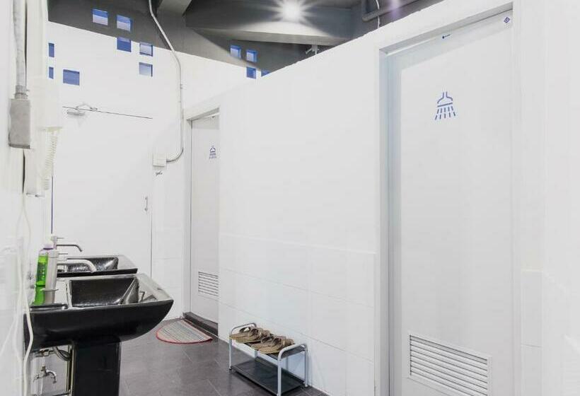 اتاق استاندارد با سرویس بهداشتی مشترک, Loftel Station Hostel