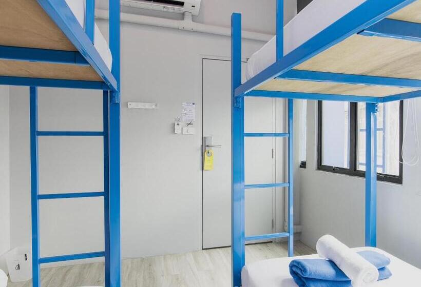 Quarto Familiar Banheiro Compartilhado, Loftel Station Hostel
