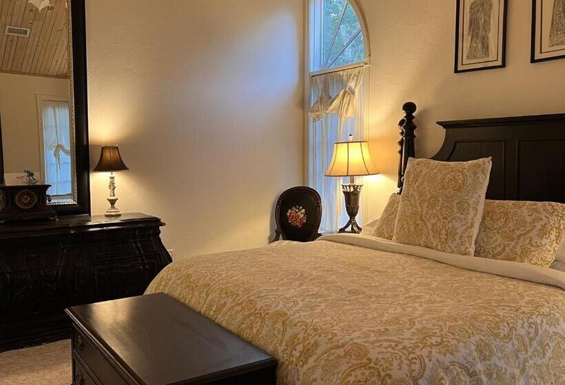 Deluxe Suite King Bed, Frederick William House