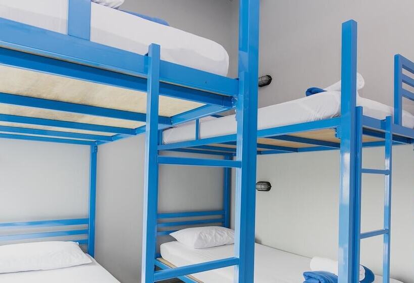 Quarto Familiar Banheiro Compartilhado, Loftel Station Hostel