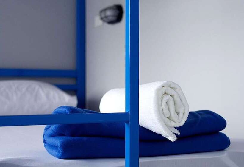 Quarto Familiar Banheiro Compartilhado, Loftel Station Hostel