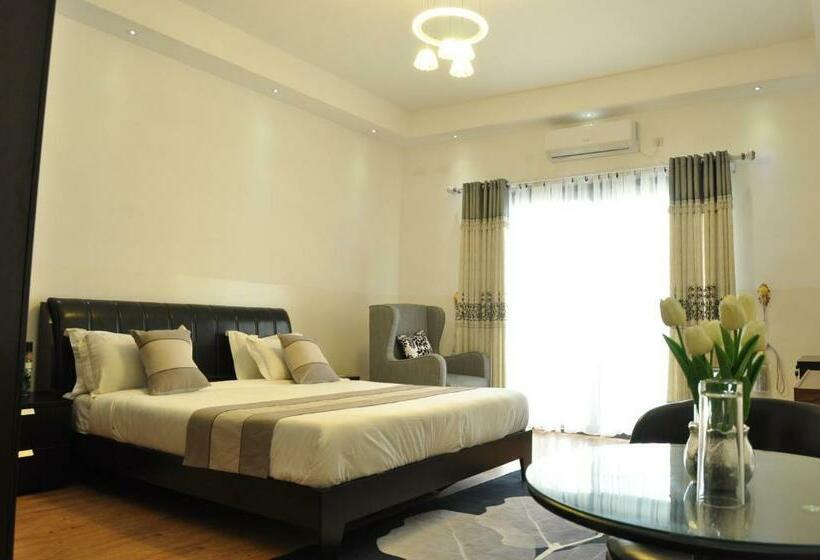 سوییت با چشم‌انداز استخر, Hôtel Sky Blue Mada