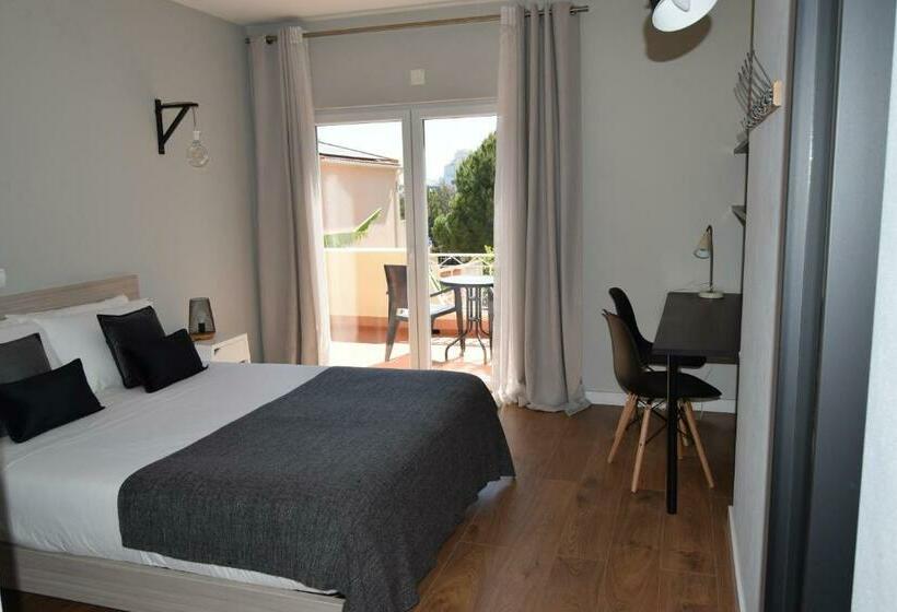 غرفة قياسية, Family House