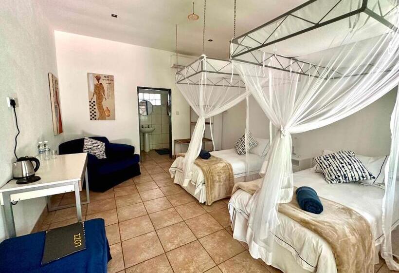 اتاق لوکس, Fawlty Towers Accommodation & Activities