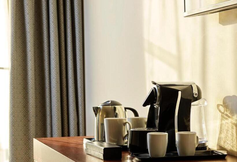 اتاق لوکس با چشم‌انداز استخر, Fanar Hotel & Residences