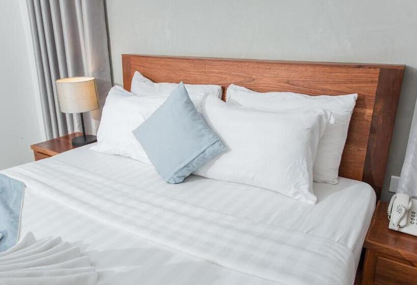 جناح جونيور, Home Chic