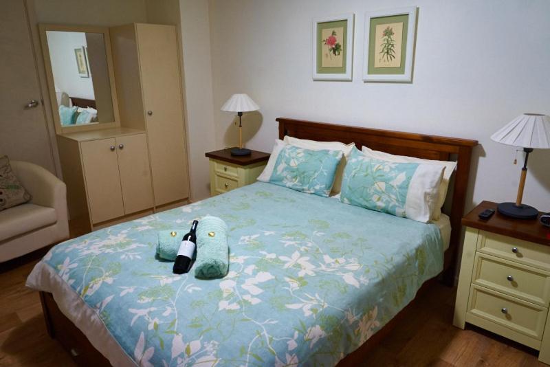 Escritório Estándar, Underground Bed & Breakfast