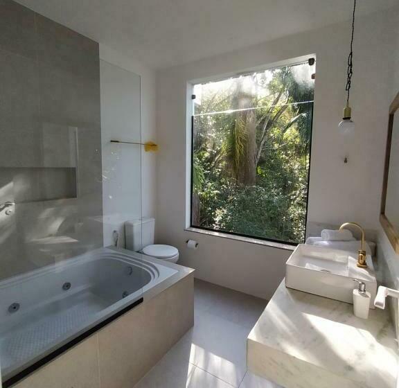 Quarto Deluxe Vista Mar com Sacada, Casa Luz