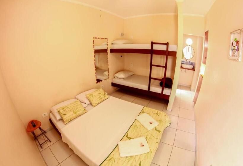 Quarto Quádruplo Estandar, Guaruja Hostel