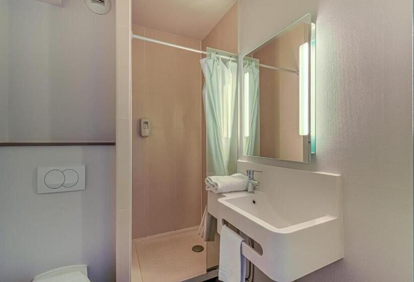 Четырехместный Номер Стандарт, B&b Hotel Salon De Provence