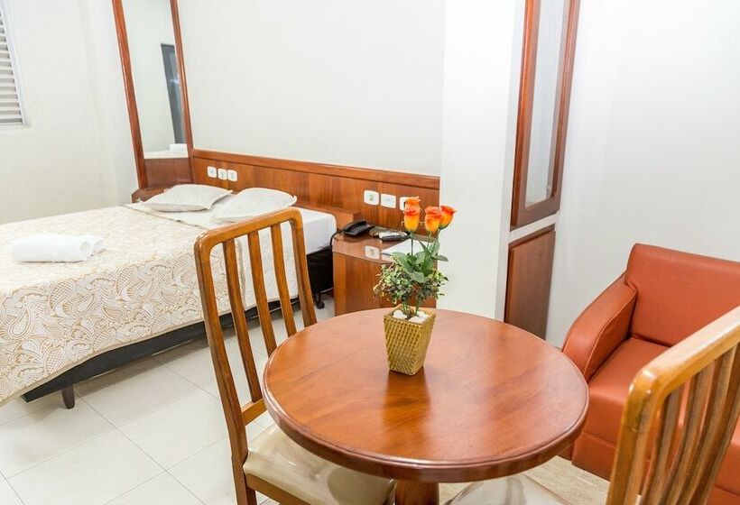 Quarto Estandar, Uberpalace