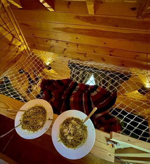بانگلوی استاندارد, Rooms And Apartmants Mirovic