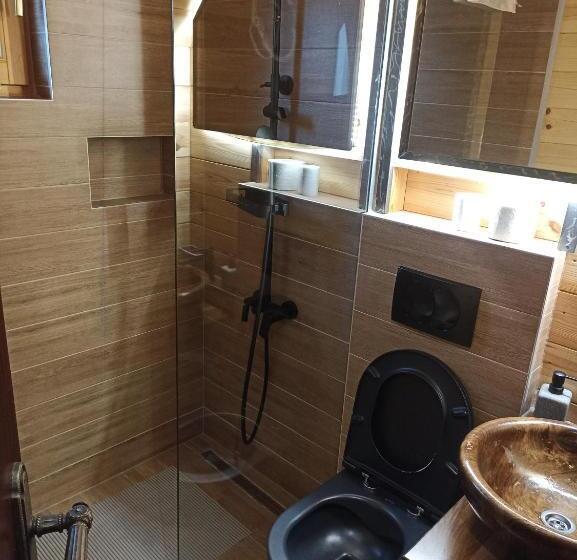 بانگلوی استاندارد, Rooms And Apartmants Mirovic