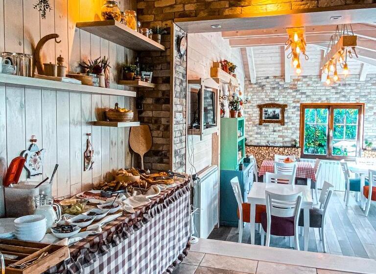 بانگلوی استاندارد, Rooms And Apartmants Mirovic