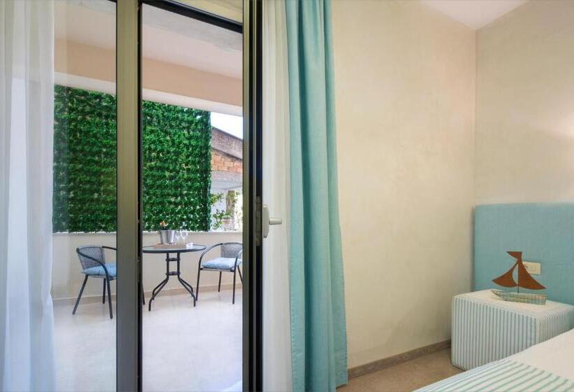 اتاق راحتی سه تخته, Hermes Budva