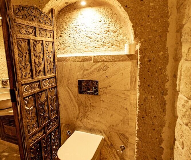 Полулюкс, Oread Cave Suites