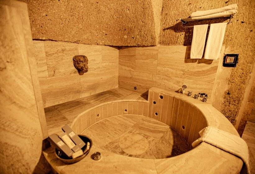 Полулюкс, Oread Cave Suites