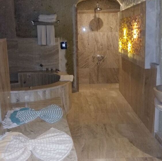 Полулюкс, Oread Cave Suites