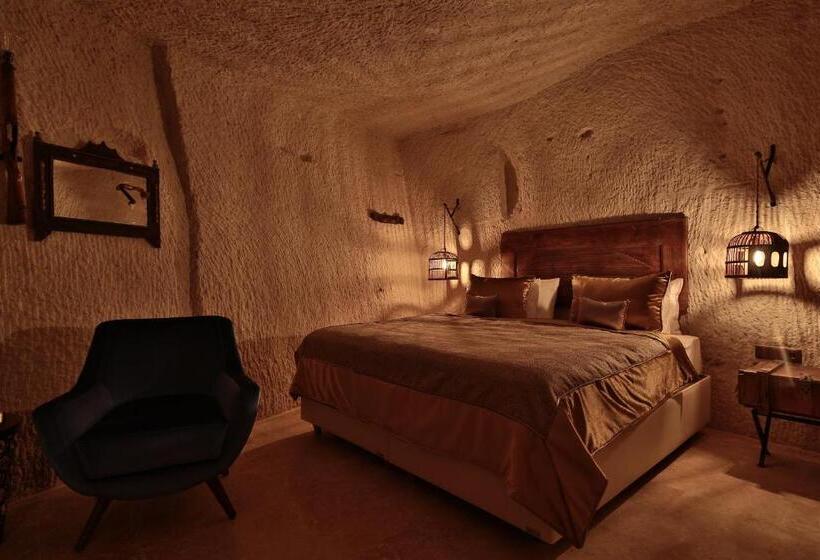스위트, The Owl Cave
