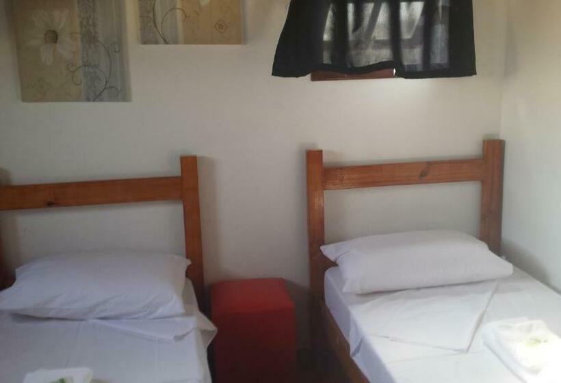 Quarto Estandar Banheiro Compartilhado, Pousada Sognares
