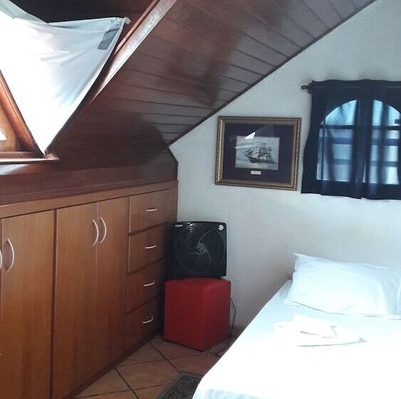 Quarto Estandar Individual Banheiro Compartilhado, Pousada Sognares