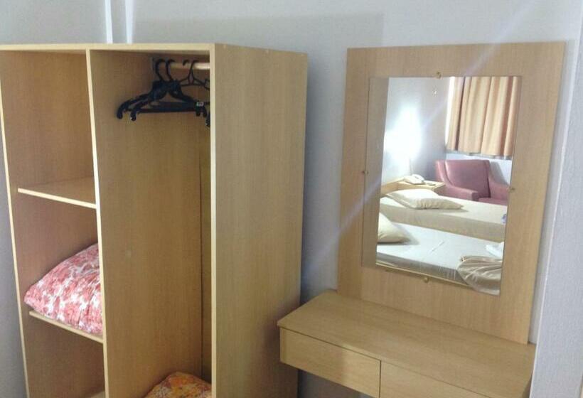 Quarto Quádruplo Deluxe, St. John