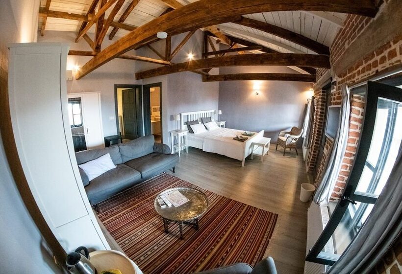 디럭스 스위트, Attalos Suites