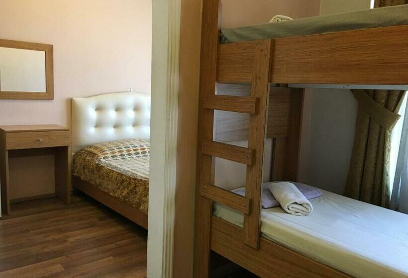 Standard Triple Room, Second Home Hostel