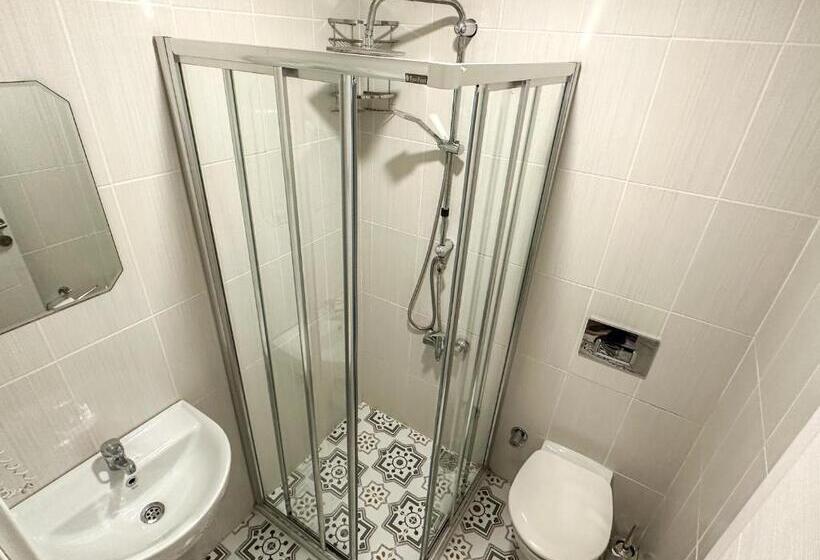 Standard Triple Room, Second Home Hostel