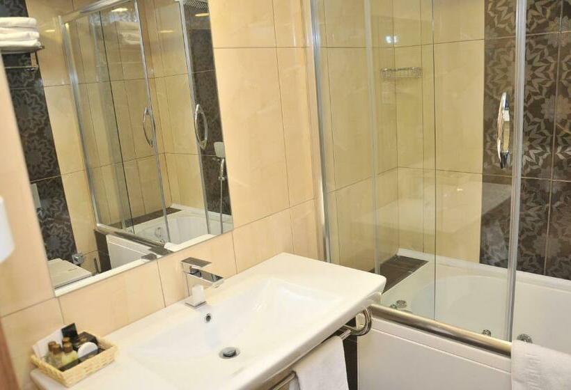 اتاق استاندارد, Esila