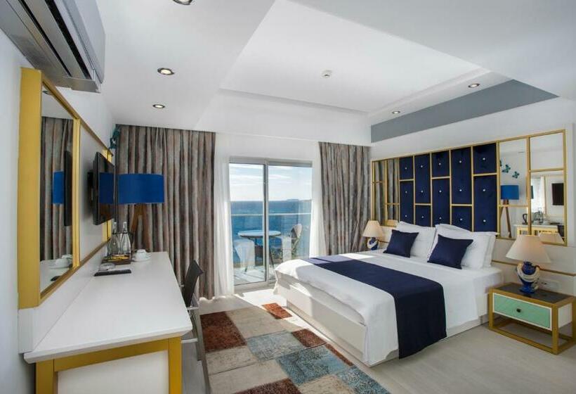Номер Deluxe Вид на Море с Балконом, Sea View