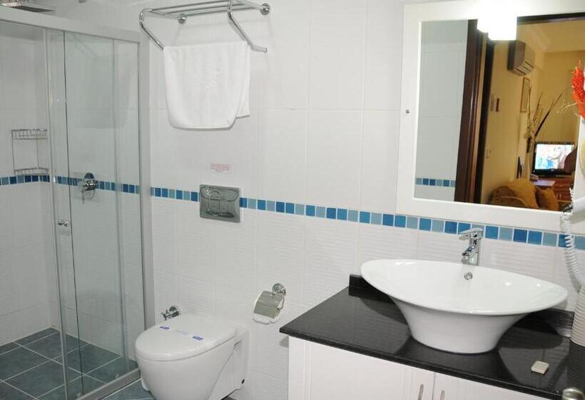 Апартаменты Deluxe 1 Спальня, Sea Breeze Hotel And Apartments