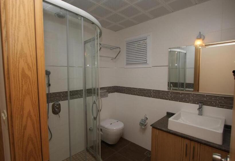 Апартаменты Deluxe 1 Спальня, Sea Breeze Hotel And Apartments