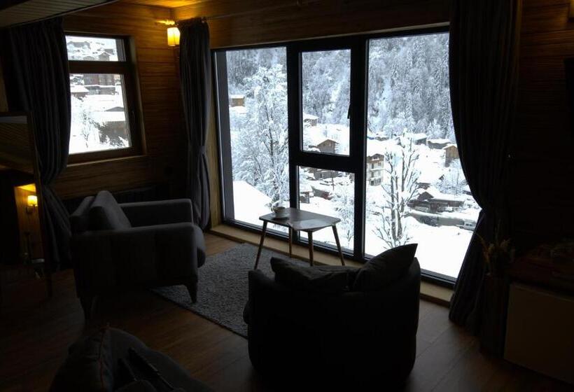 سوئیت با چشم‌انداز, Ayder Villa De Pelit