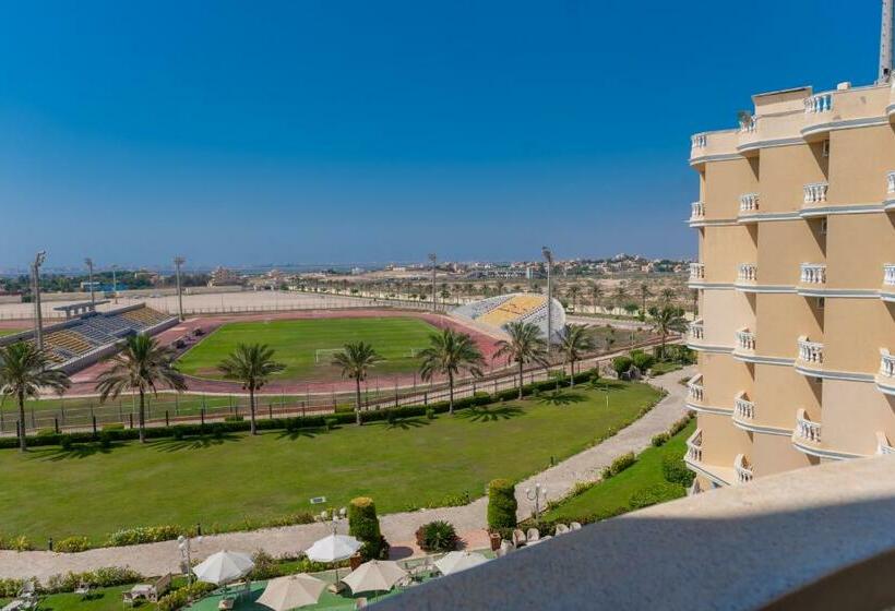 اتاق لوکس با چشم‌انداز استخر, Tolip Family Club Borg El Arab
