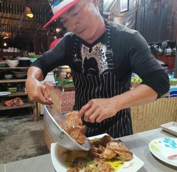 Номер Deluxe, Pp Red Tuna Hut