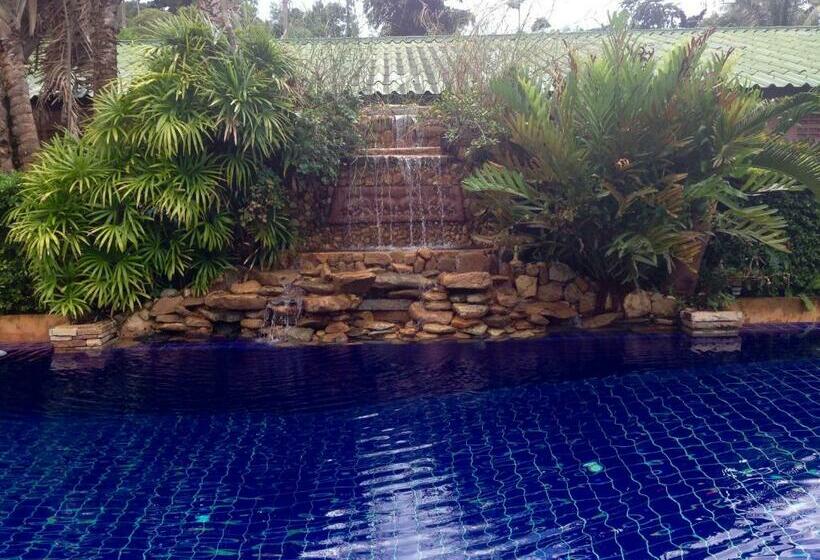 غرفة قياسية مطلّة علي حمام السباحة, Garden Resort